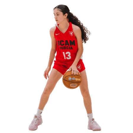 Jugadora de UCAM Murcia con balón de baloncesto V2